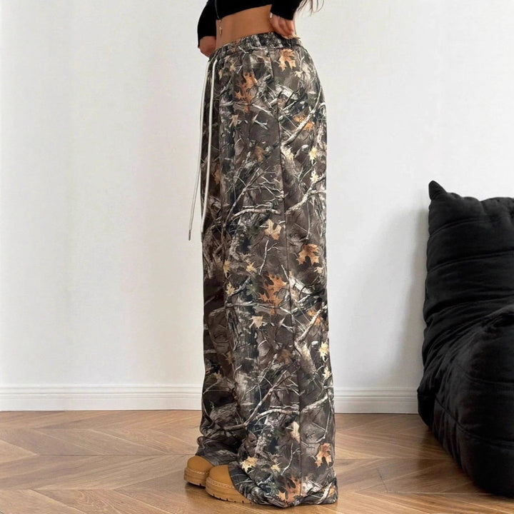 Damer cargobyxa i trendig camouflage-design Mirla-Eva Jonsson