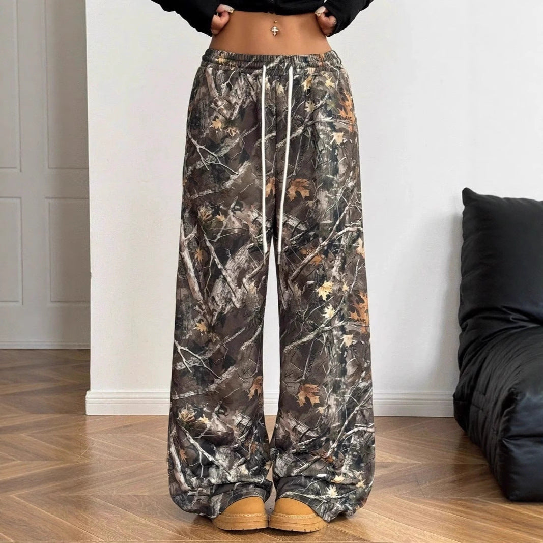 Damer cargobyxa i trendig camouflage-design Mirla-Eva Jonsson