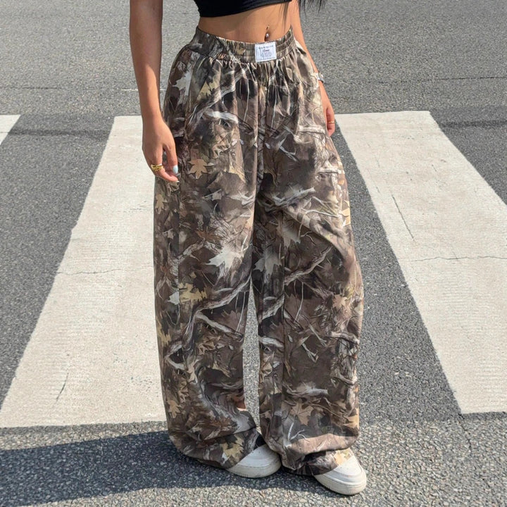Damer cargobyxa i trendig camouflage-design Mirla-Eva Jonsson