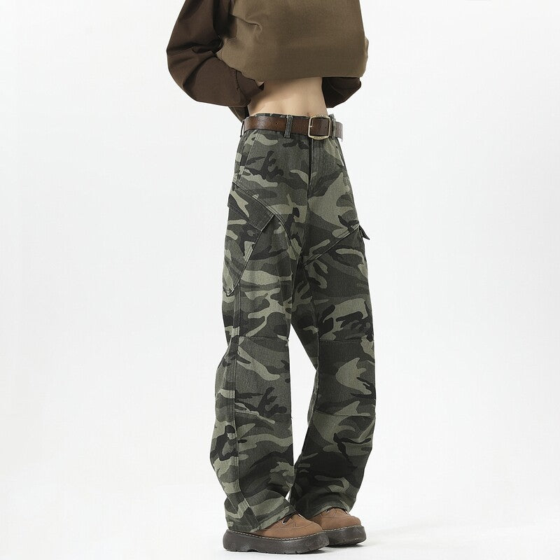 Damer cargobyxor i modernt camouflage-design med höga fickor Mirla-Eva Jonsson