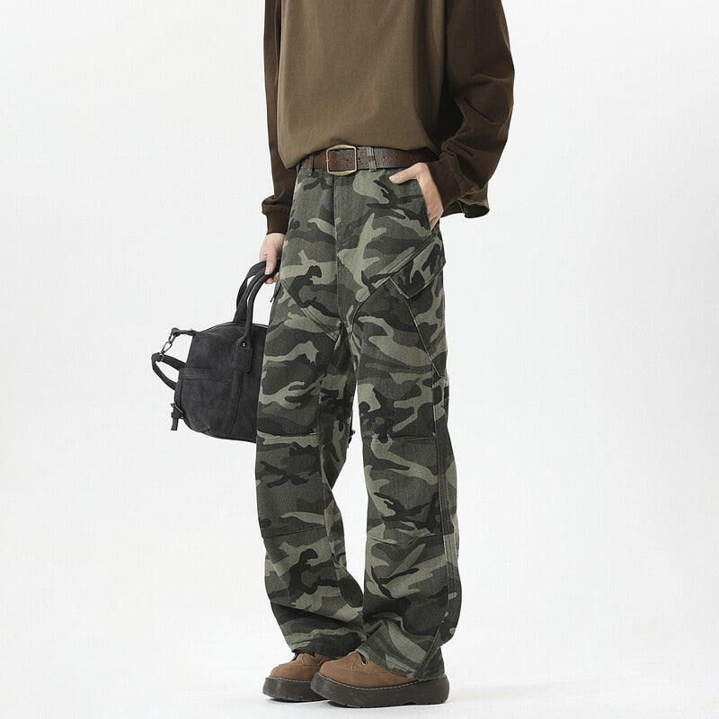 Damer cargobyxor i modernt camouflage-design med höga fickor Mirla-Eva Jonsson