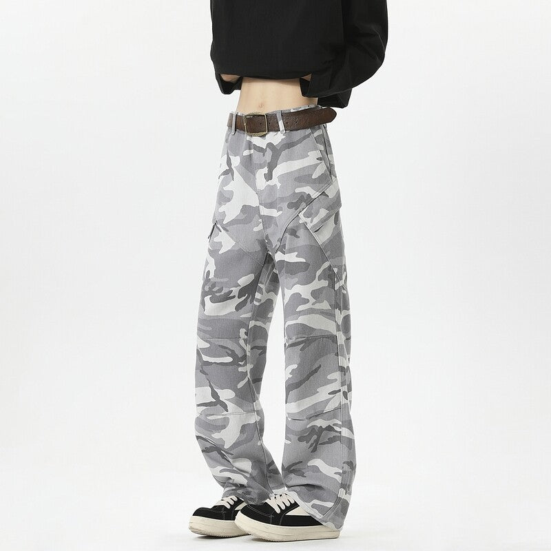 Damer cargobyxor i modernt camouflage-design med höga fickor Mirla-Eva Jonsson
