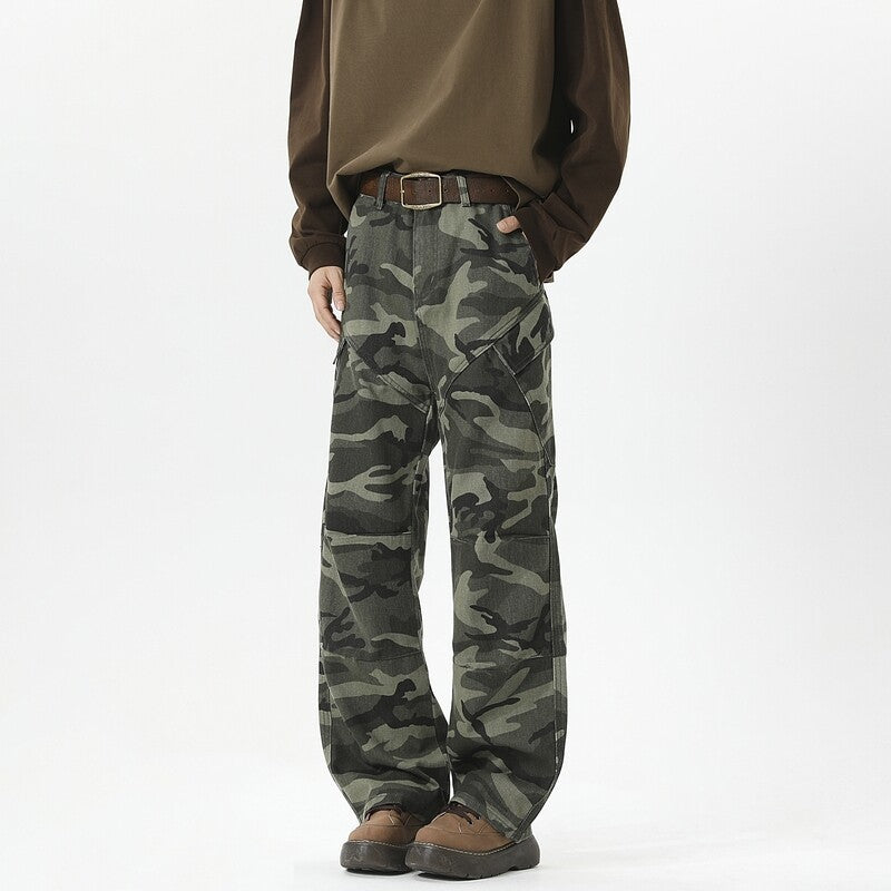 Damer cargobyxor i modernt camouflage-design med höga fickor Mirla-Eva Jonsson