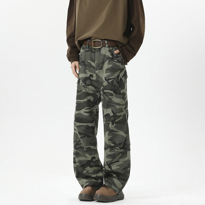 Damer cargobyxor i modernt camouflage-design med höga fickor Mirla-Eva Jonsson