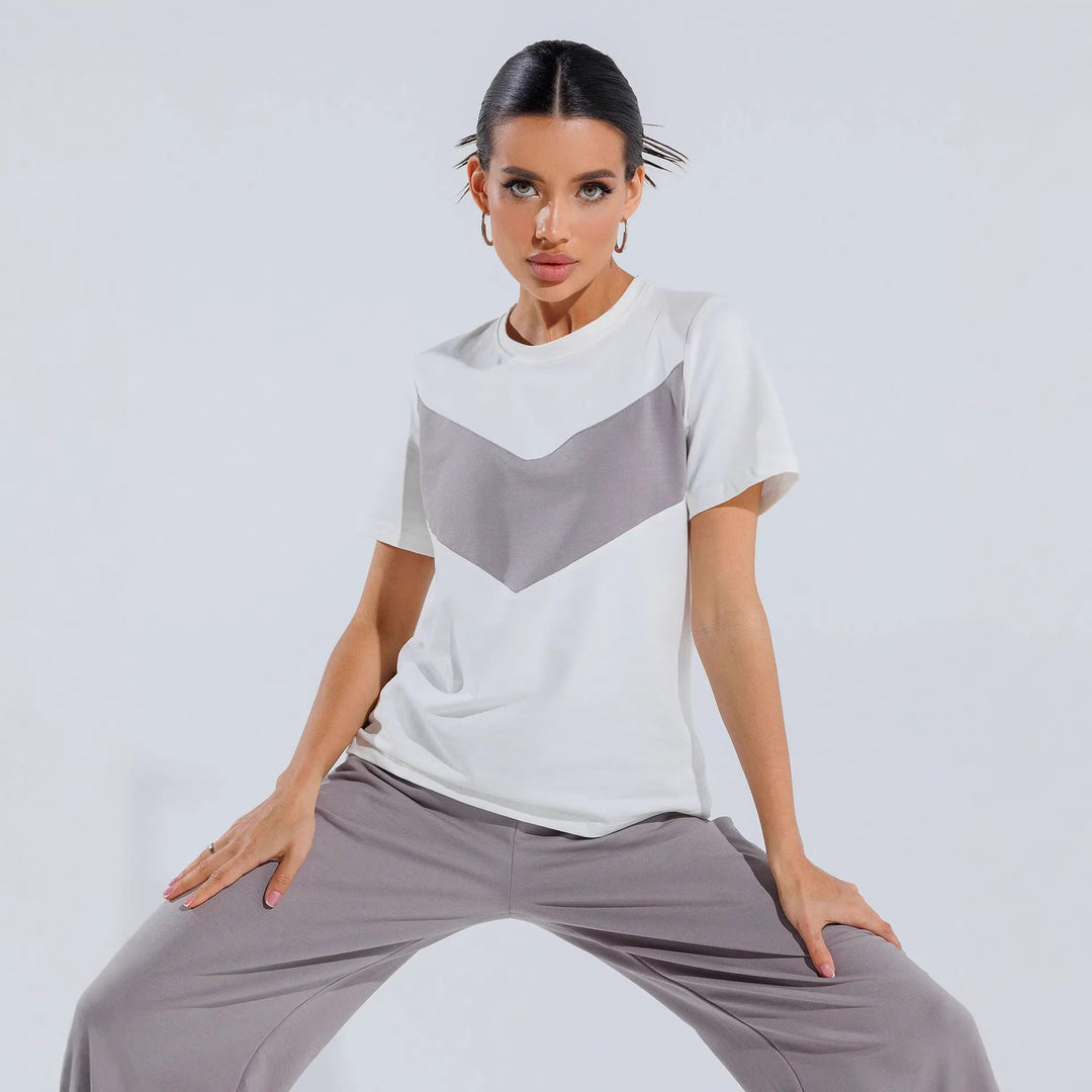 Damer casual T-shirt med modern färgblockdesign och lätt oversized passform-Eva Jonsson