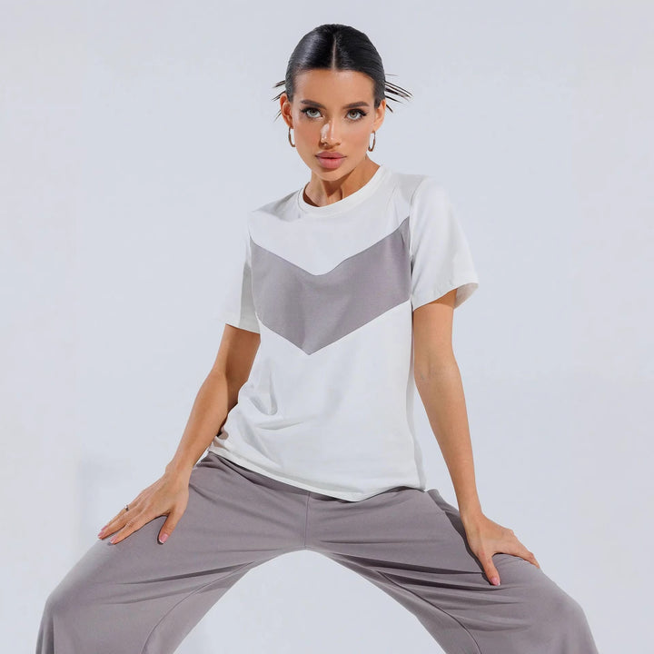 Damer casual T-shirt med modern färgblockdesign och lätt oversized passform-Eva Jonsson