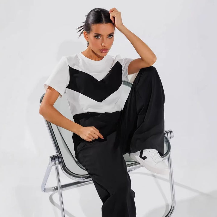 Damer casual T-shirt med modern färgblockdesign och lätt oversized passform-Eva Jonsson