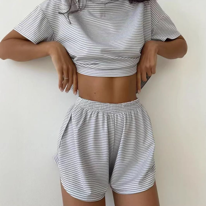 Damer casual crop top och shorts set med randigt mönster Mirla-Eva Jonsson