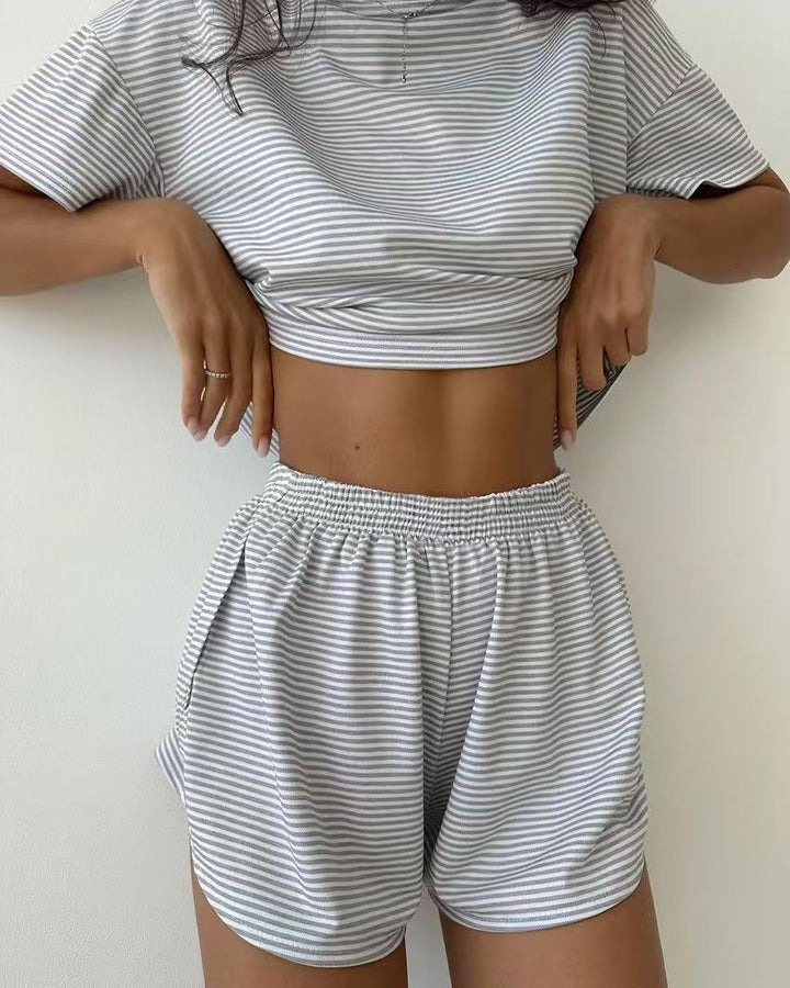 Damer casual crop top och shorts set med randigt mönster Mirla-Eva Jonsson