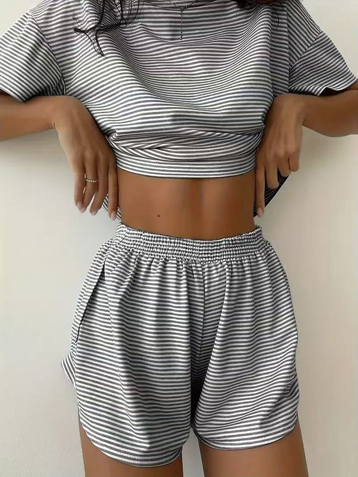 Damer casual crop top och shorts set med randigt mönster Mirla-Eva Jonsson