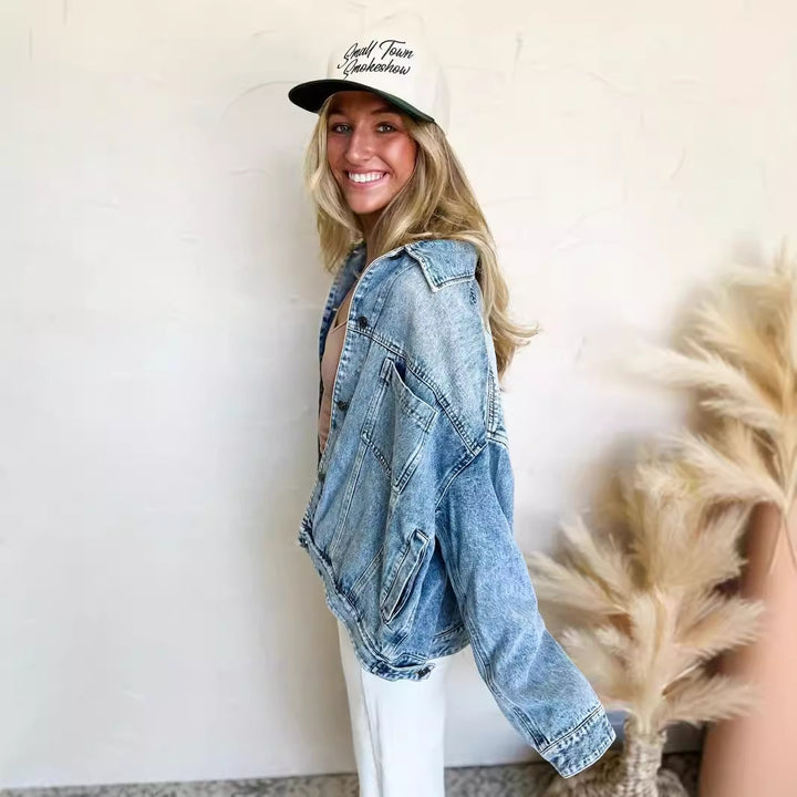 Damer casual denimjacka i avslappnad oversized passform med praktiska fickor Mirla-Eva Jonsson