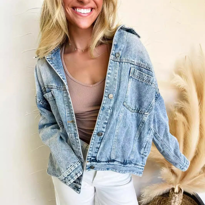 Damer casual denimjacka i avslappnad oversized passform med praktiska fickor Mirla-Eva Jonsson