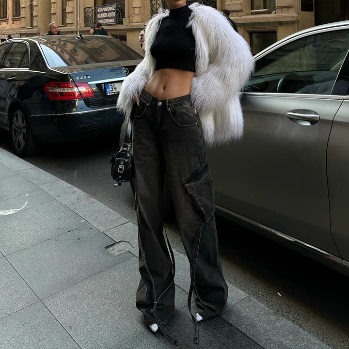 Damer casual högmidjade cargojeans med unika skärningselement Mirla-Eva Jonsson