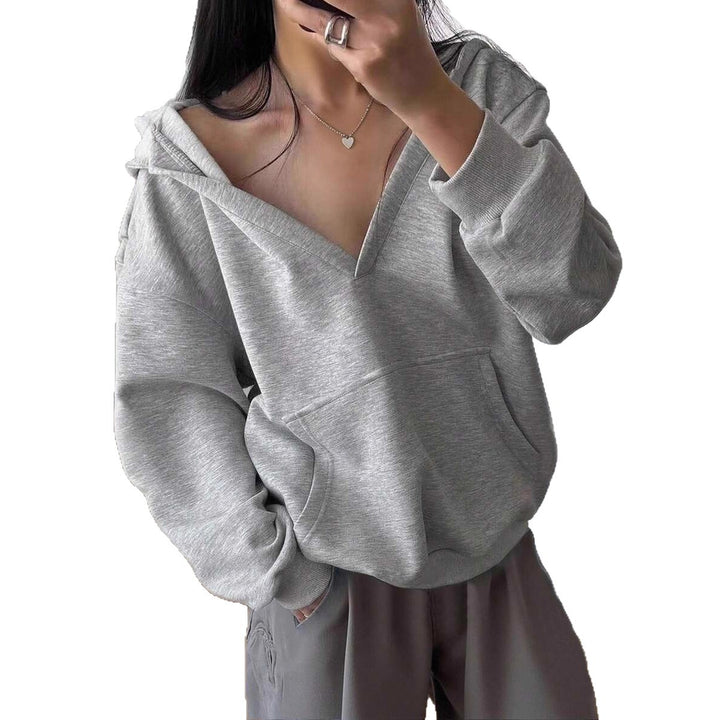 Damer casual hoodie med djup V-ringning och praktiska fickor Mirla-Eva Jonsson