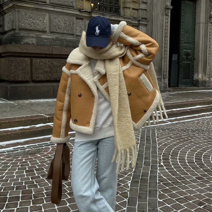 Damer casual konstläderjacka med teddykrage och dubbla knappar Mirla-Eva Jonsson