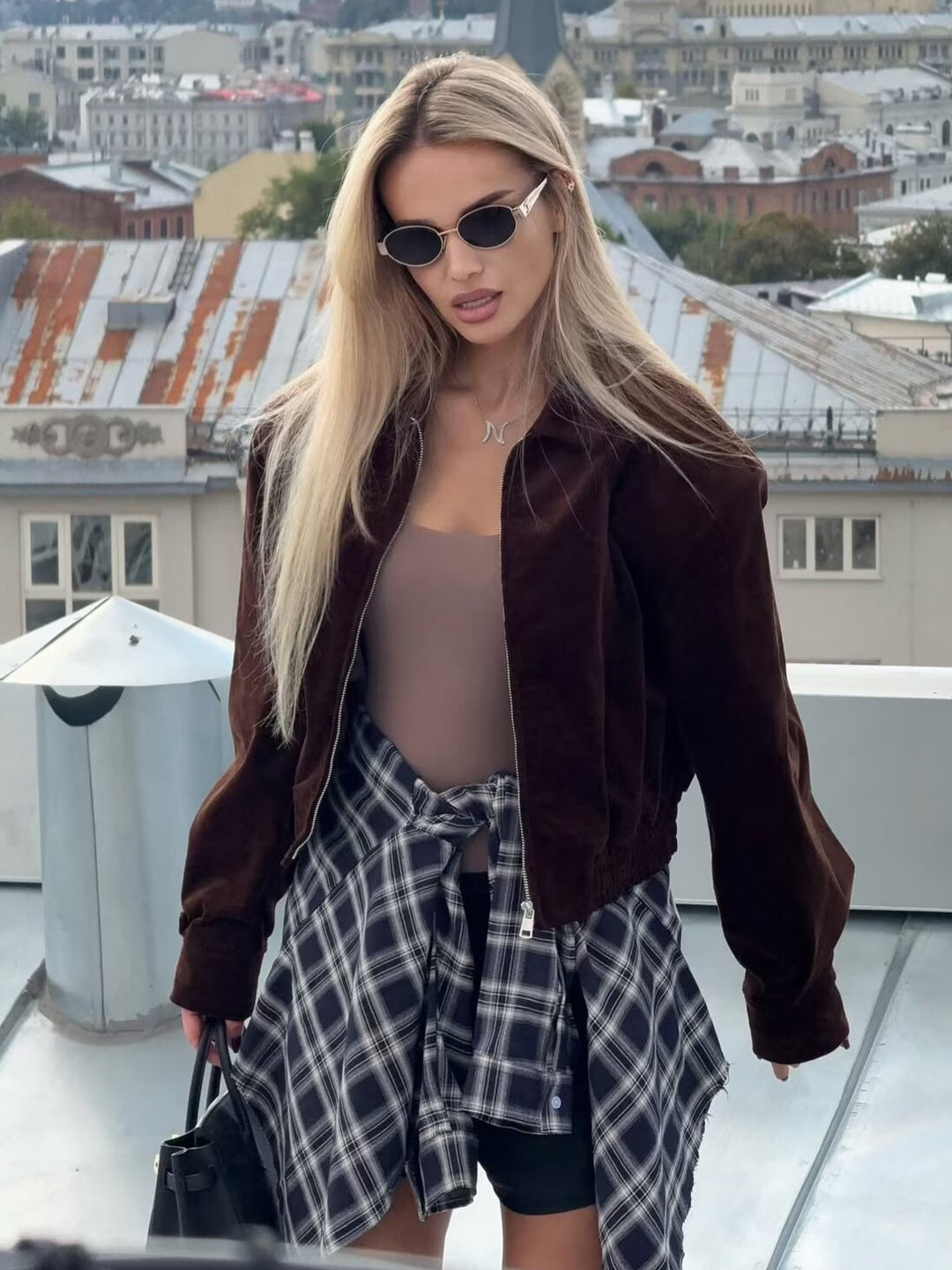Damer casual övergångjacka med strukturerad krage och stora fickor Mirla-Eva Jonsson