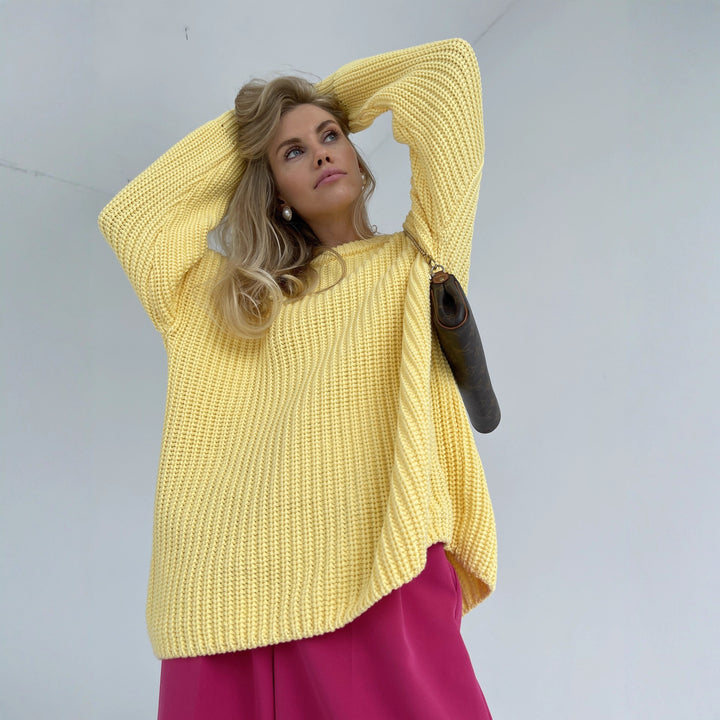 Damer casual stickad tröja med strukturerad design och överlappande axlar Mirla-Eva Jonsson