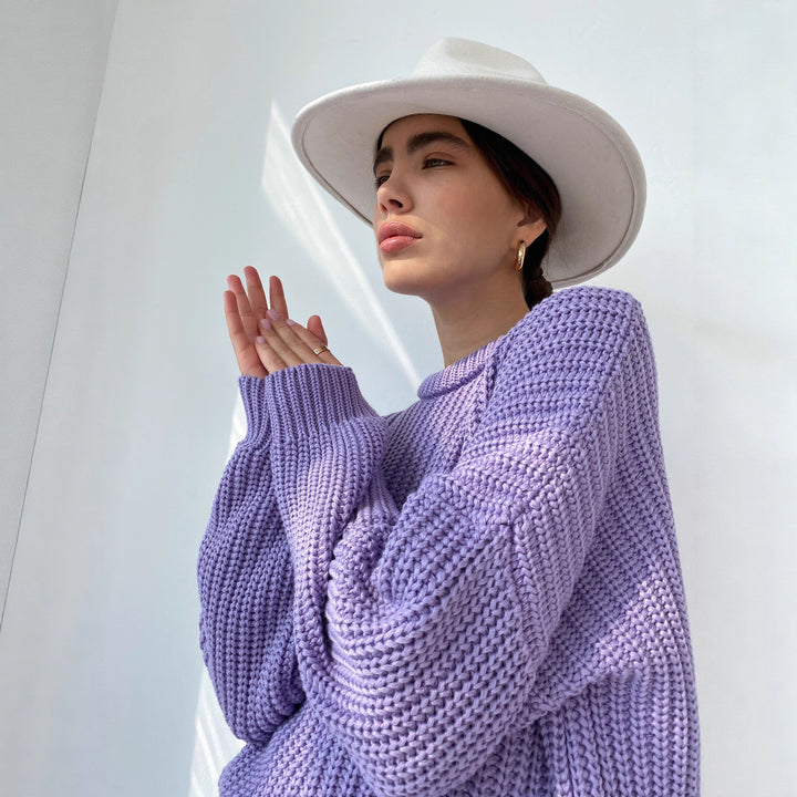 Damer casual stickad tröja med strukturerad design och överlappande axlar Mirla-Eva Jonsson