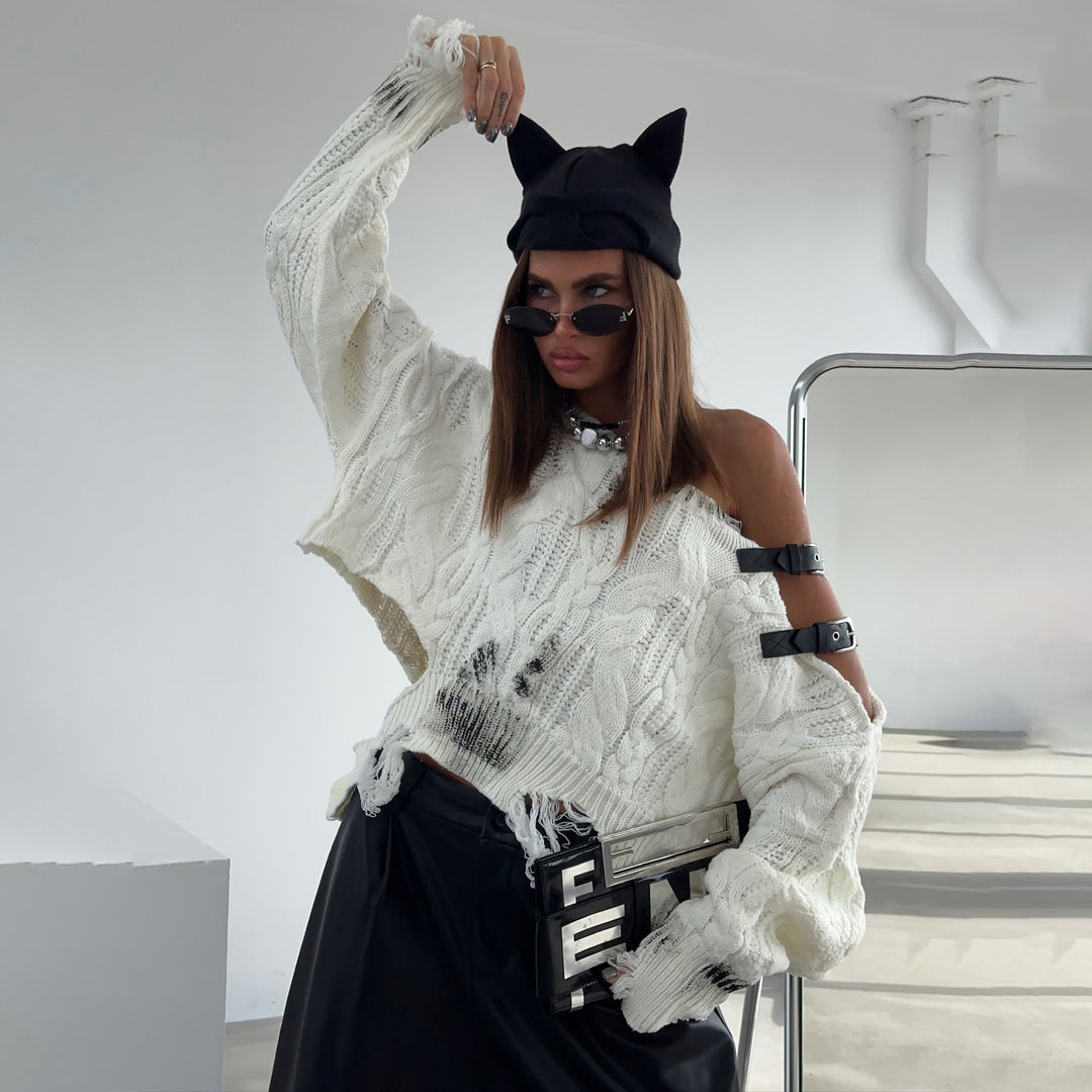 Damer casual stickad tröja med unikt off-shoulder-design och kreativa detaljer Mirla-Eva Jonsson