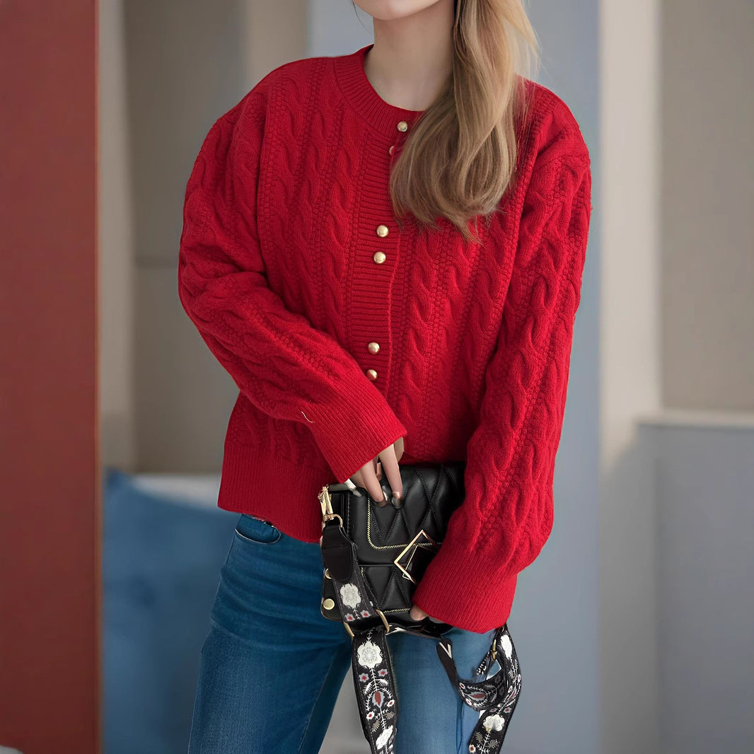 Damer chunky stickad cardigan med dekorativa knappar och kabelmönster Mirla-Eva Jonsson