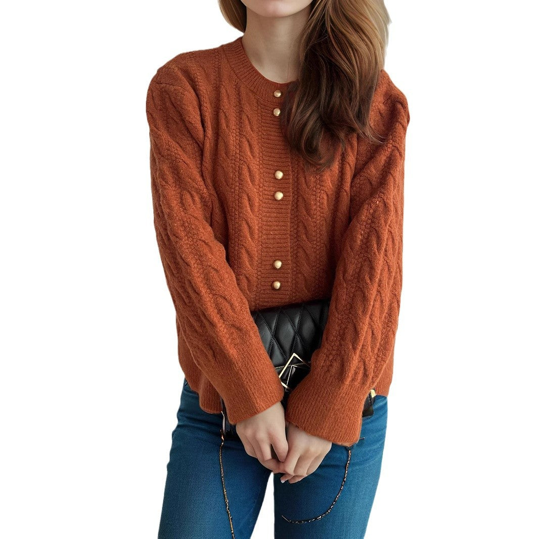 Damer chunky stickad cardigan med dekorativa knappar och kabelmönster Mirla-Eva Jonsson