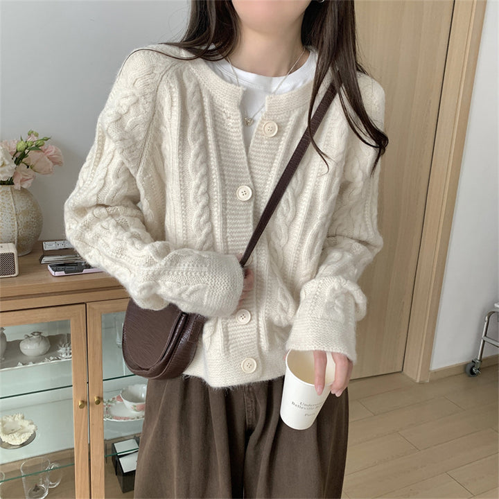 Damer chunky stickad cardigan med kabelmönster och vida ärmar Mirla-Eva Jonsson