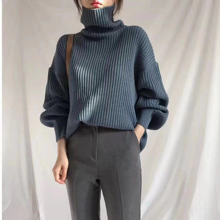 Damer chunky stickad tröja med hög krage och voluminösa ärmar Mirla-Eva Jonsson