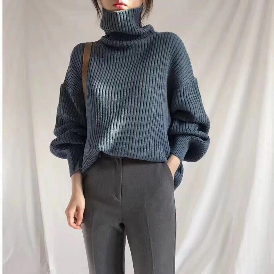 Damer chunky stickad tröja med hög krage och voluminösa ärmar Mirla-Eva Jonsson