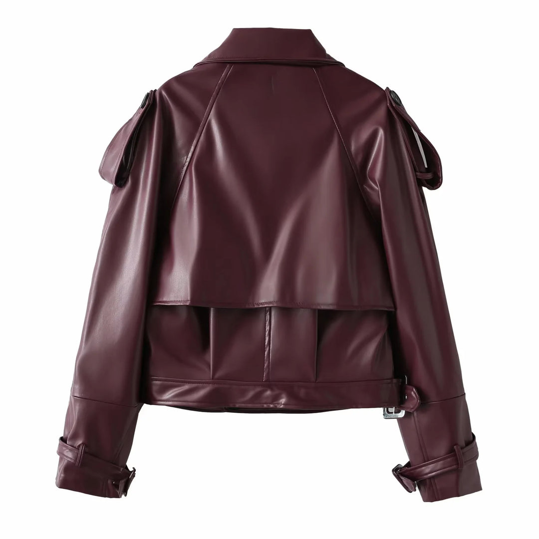 Damer cool cropped konstläderjacka med asymmetrisk krage och modernt design Mirla-Eva Jonsson