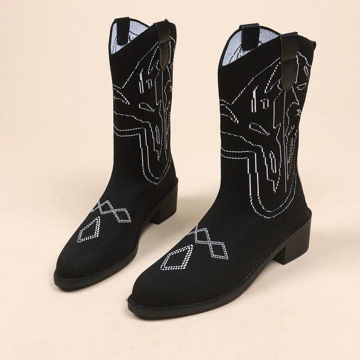 Damer cowboystövlar med konstfull broderidesign och robust klack Mirla-Eva Jonsson