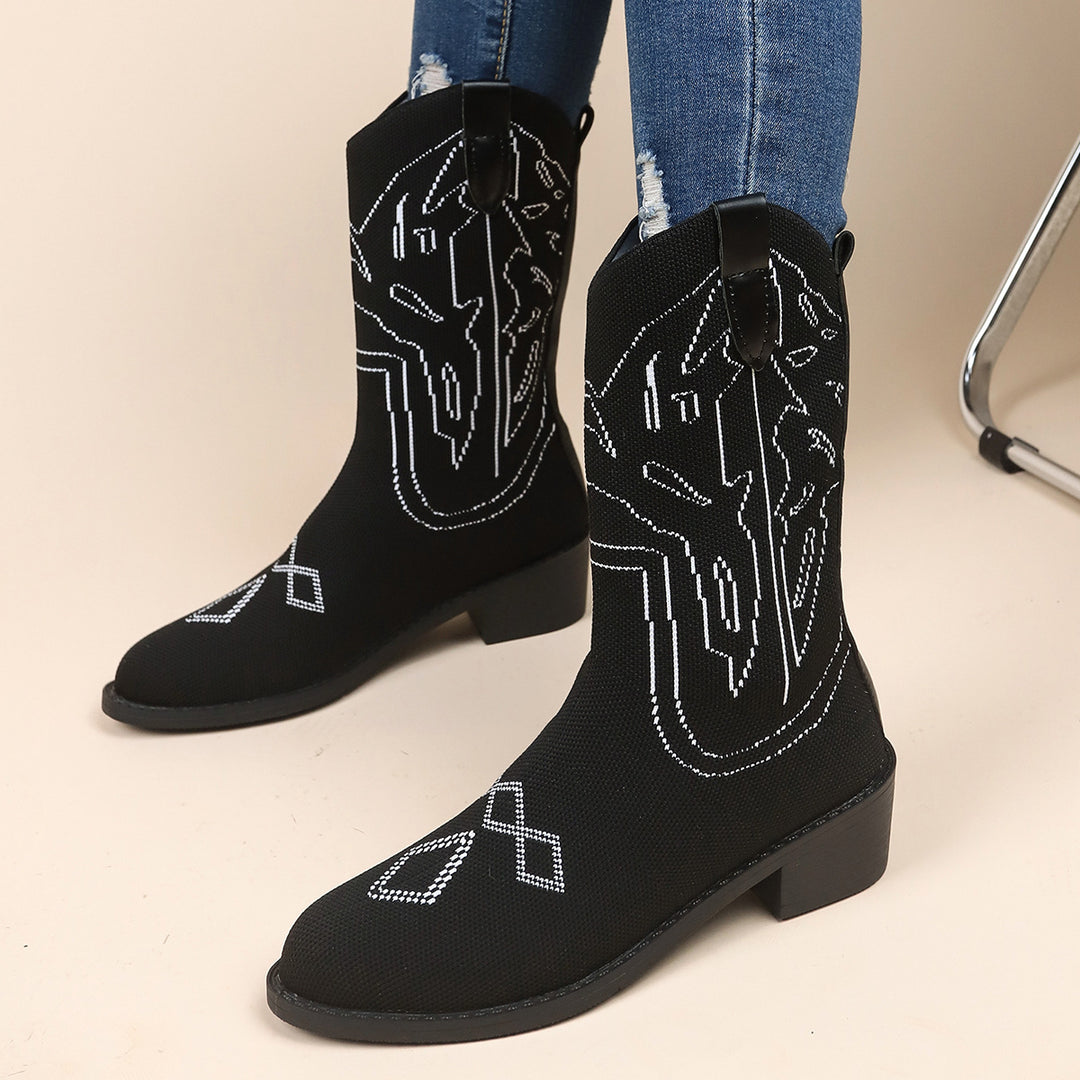 Damer cowboystövlar med konstfull broderidesign och robust klack Mirla-Eva Jonsson