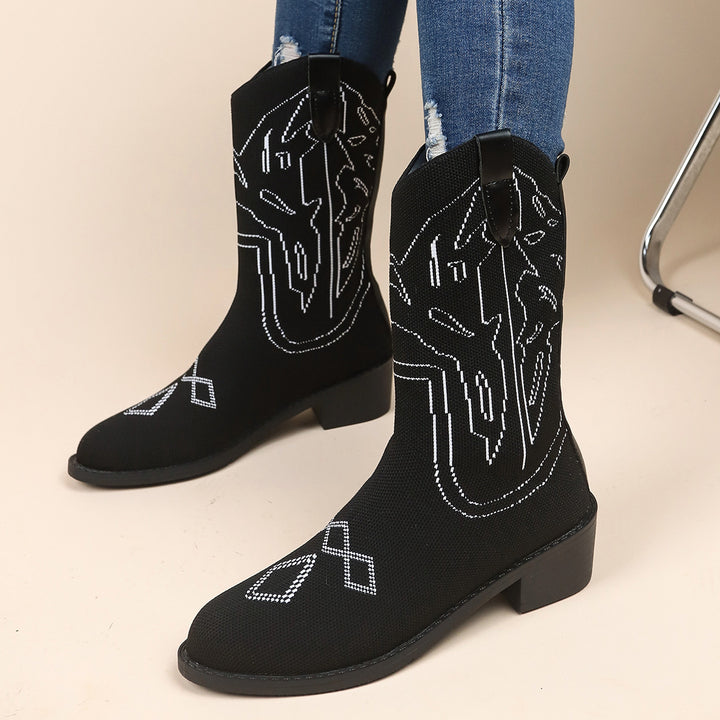 Damer cowboystövlar med konstfull broderidesign och robust klack Mirla-Eva Jonsson
