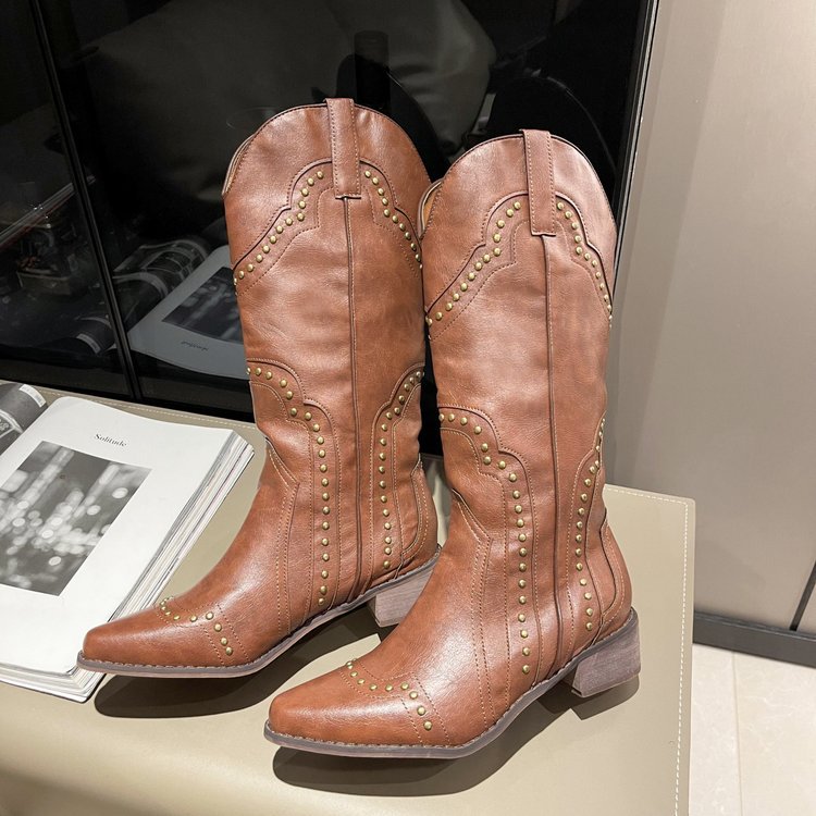 Damer cowboystövlar med trendiga nitar och bekväm klack Mirla-Eva Jonsson