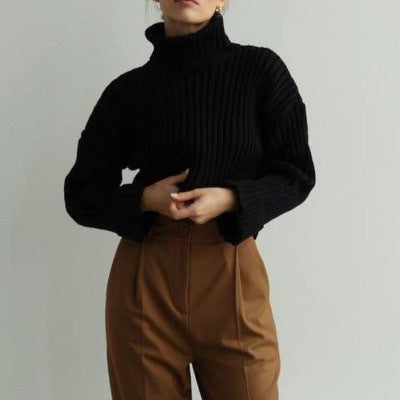 Damer crop-tröja med hög krage och asymmetrisk skärning Mirla-Eva Jonsson