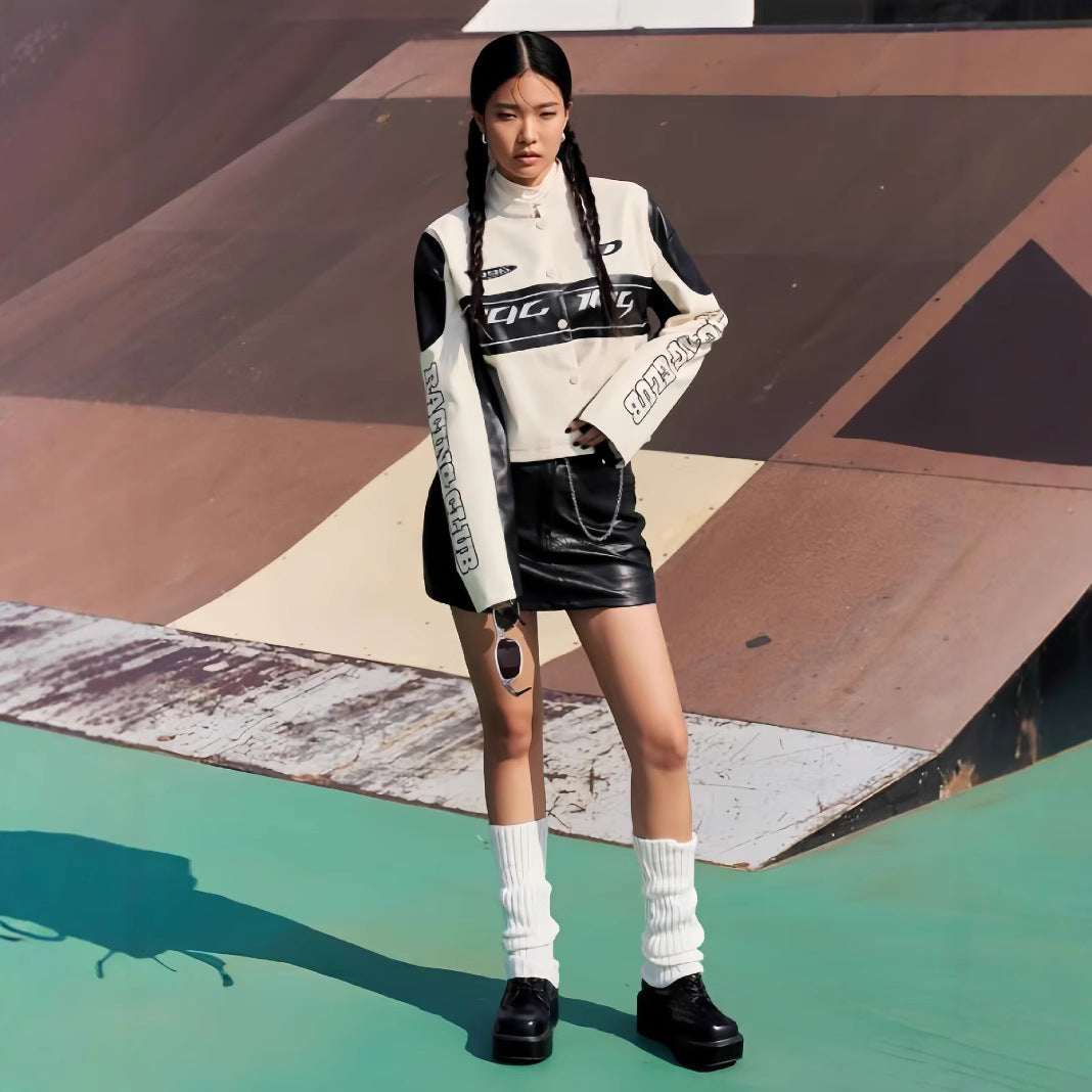 Damer cropped Bikerjacka med unika grafikdetaljer Mirla-Eva Jonsson