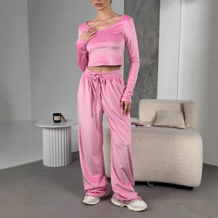 Damer cropped Longsleeve och avslappnade fritidsbyxor Mirla-Eva Jonsson