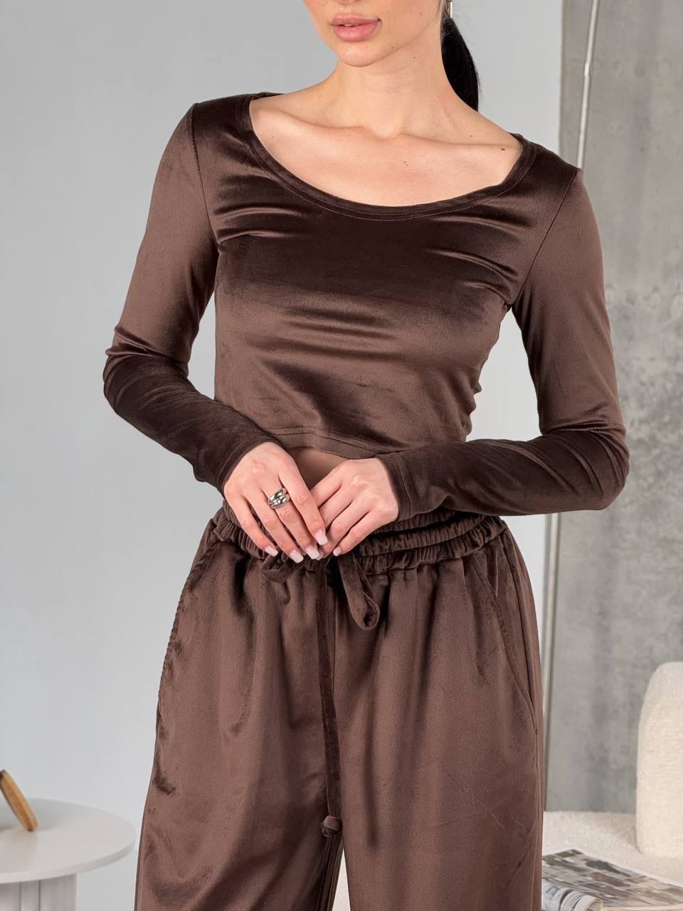 Damer cropped Longsleeve och avslappnade fritidsbyxor Mirla-Eva Jonsson