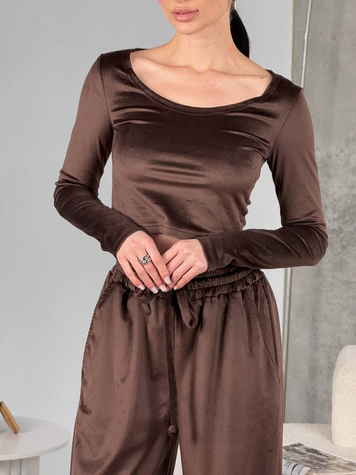 Damer cropped Longsleeve och avslappnade fritidsbyxor Mirla-Eva Jonsson