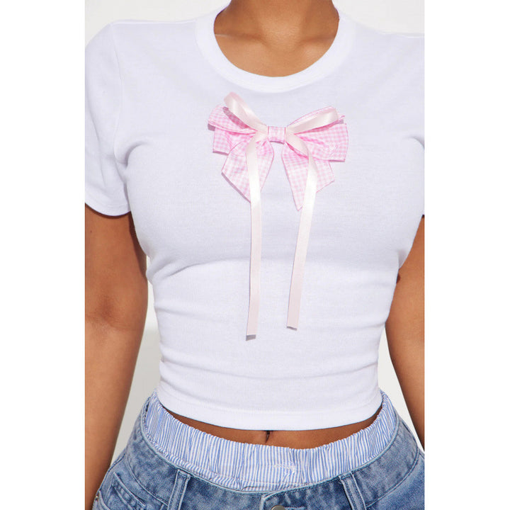 Damer cropped T-shirt med modern text och figurnära skärning Mirla-Eva Jonsson