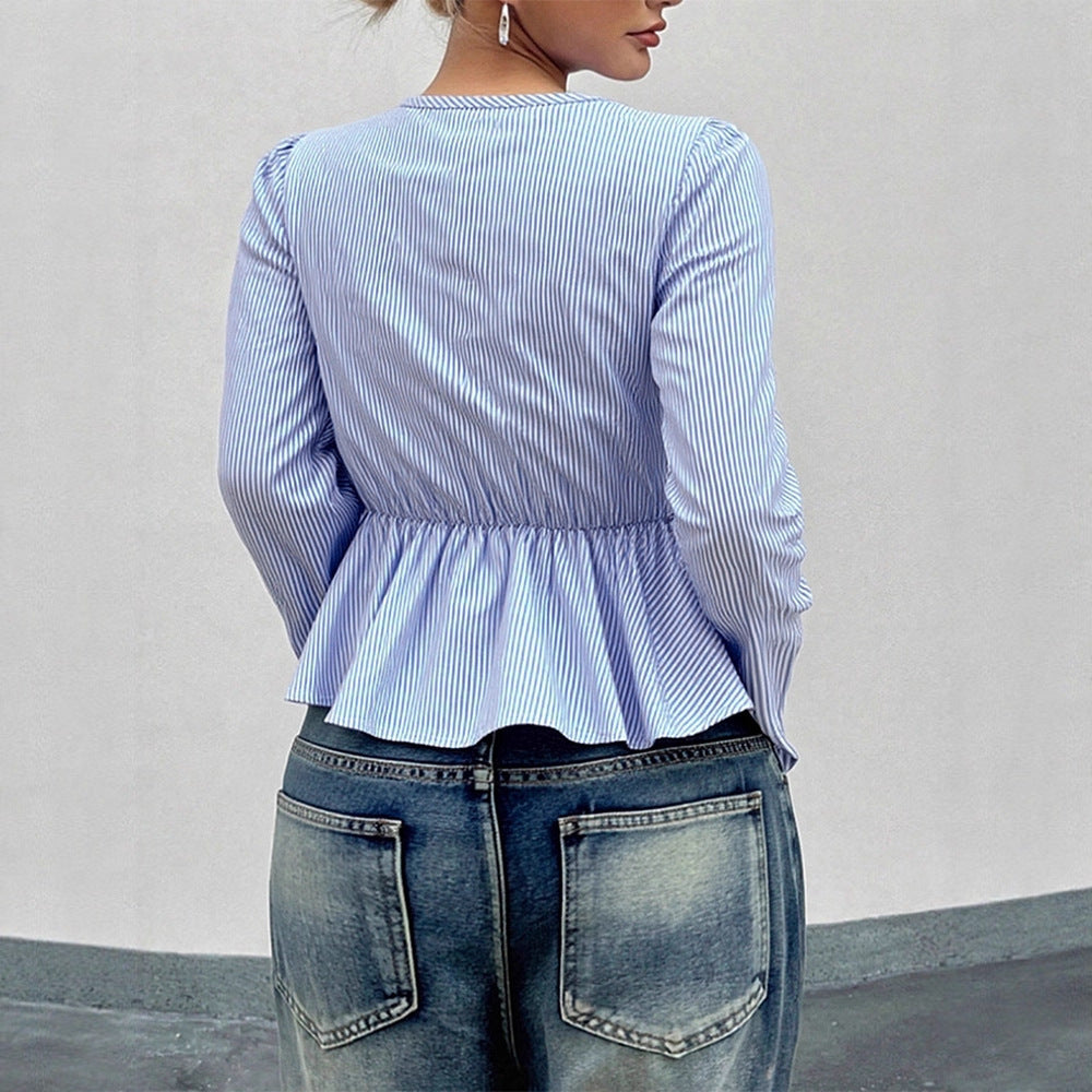 Damer cropped blus med lekfulla volangdetaljer och knytbar slipsstängning Mirla-Eva Jonsson
