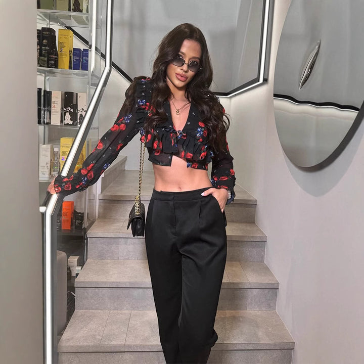 Damer cropped blus med volangdetaljer och blommönster Mirla-Eva Jonsson
