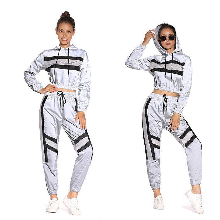 Damer cropped hoodie i sportig stil med kontraststräck Mirla-Eva Jonsson