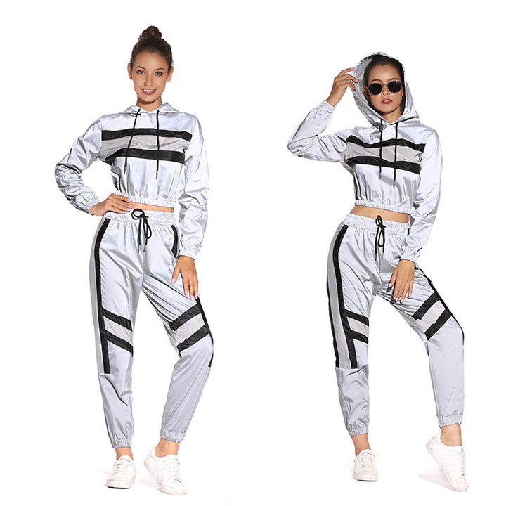 Damer cropped hoodie i sportig stil med kontraststräck Mirla-Eva Jonsson