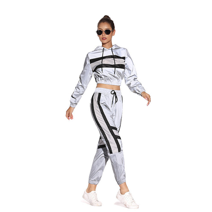 Damer cropped hoodie i sportig stil med kontraststräck Mirla-Eva Jonsson