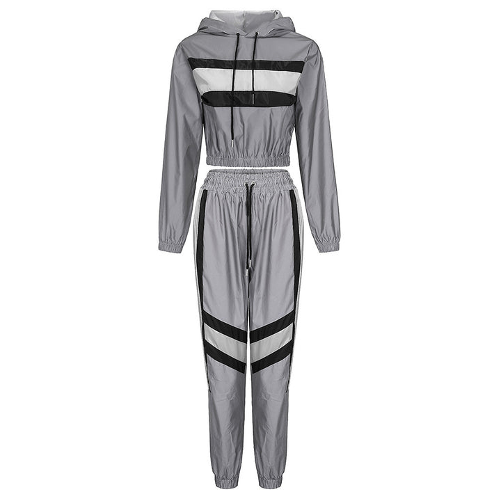 Damer cropped hoodie i sportig stil med kontraststräck Mirla-Eva Jonsson