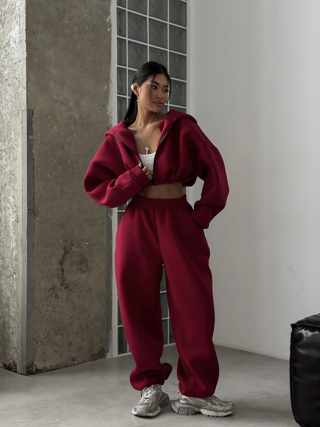 Damer cropped hoodie och bekväma joggers Mirla-Eva Jonsson