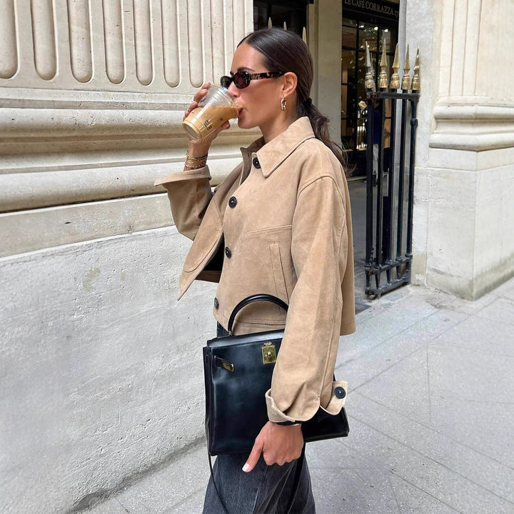 Damer cropped jacka i mjukt konstläder med sidofickor Mirla-Eva Jonsson