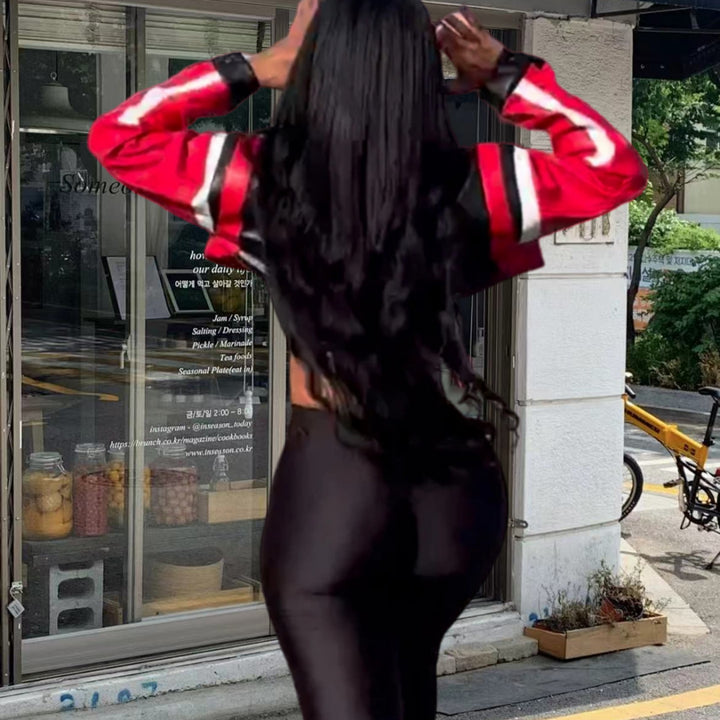 Damer cropped konstläderjacka i iögonfallande design Mirla-Eva Jonsson