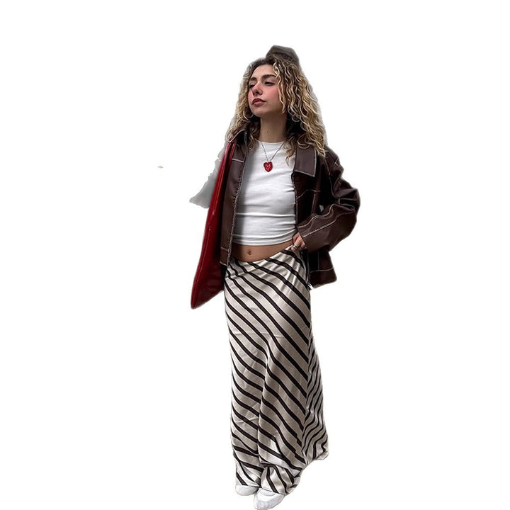 Damer cropped konstläderjacka med fina sömmar och vid passform Eva Jonsson-Eva Jonsson