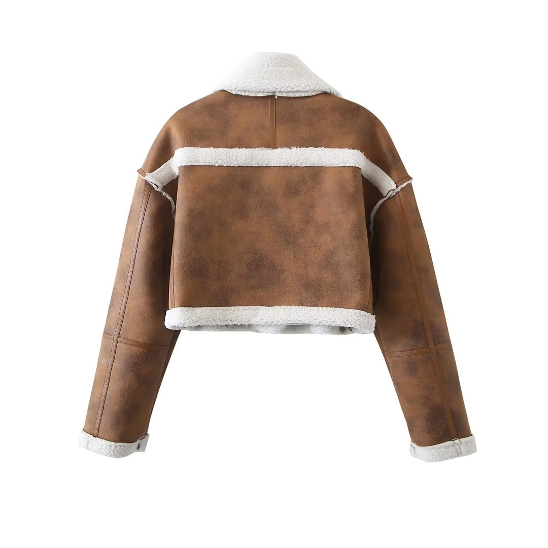 Damer cropped konstläderjacka med mysig teddyfoder och praktiska fickor Mirla-Eva Jonsson